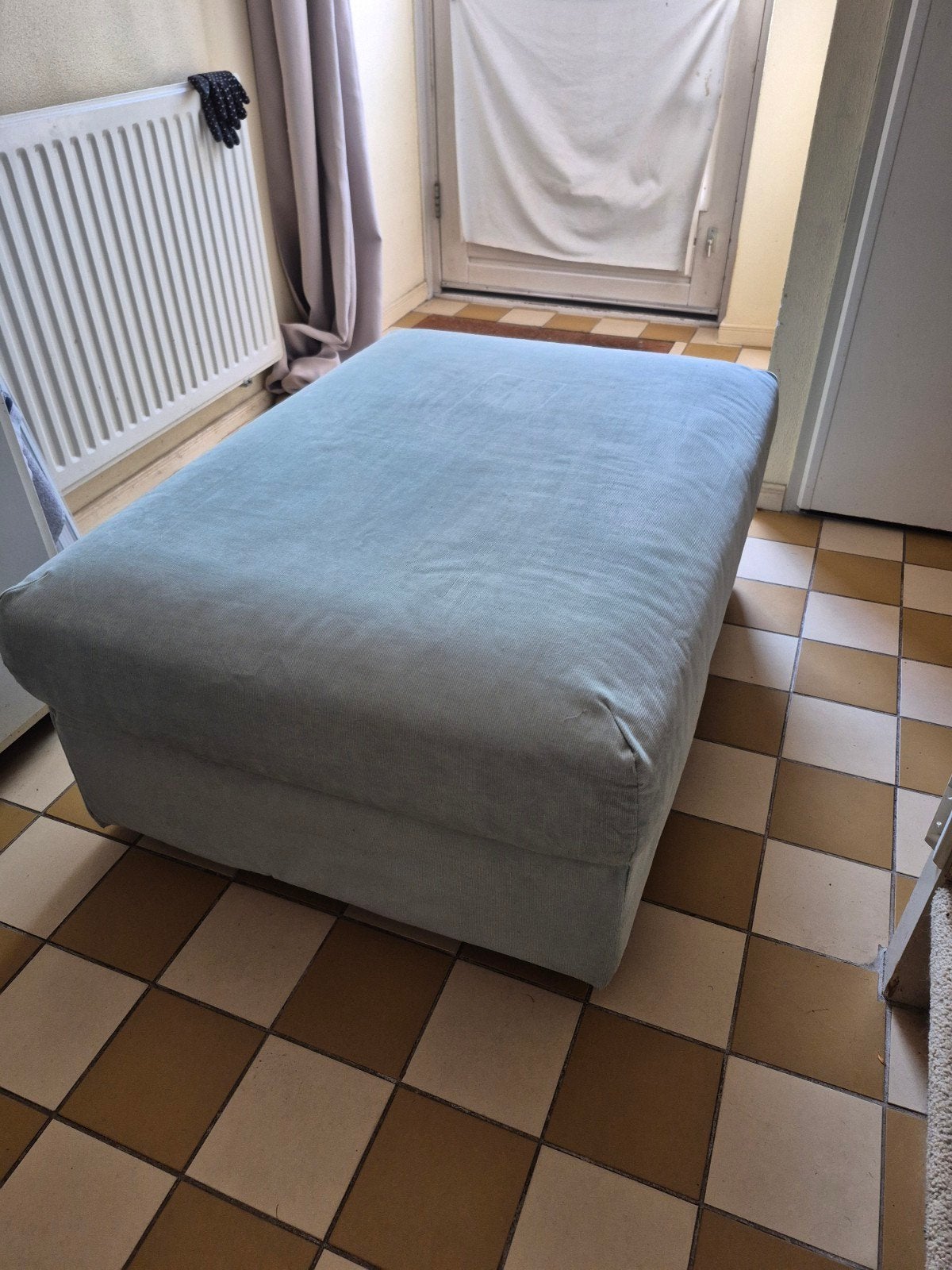 Ikea Vimle voetenbankje in licht blauw/groen ribstof, Ophalen, 75 tot 100 cm, Zo goed als nieuw, 75 tot 100 cm