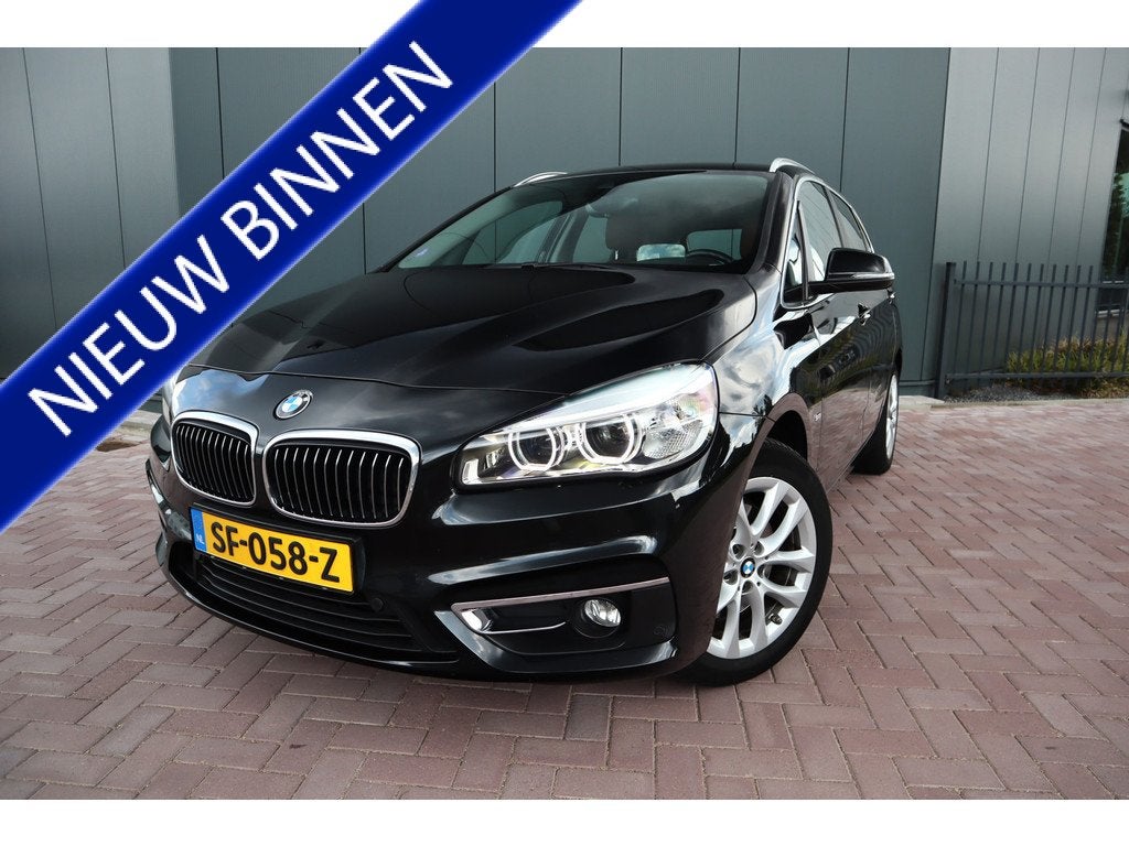 BMW 2 Serie Active Tourer 220i High Executive Automaat Leder, Auto's, BMW, Gebruikt, Euro 6, Zwart, 1405 kg