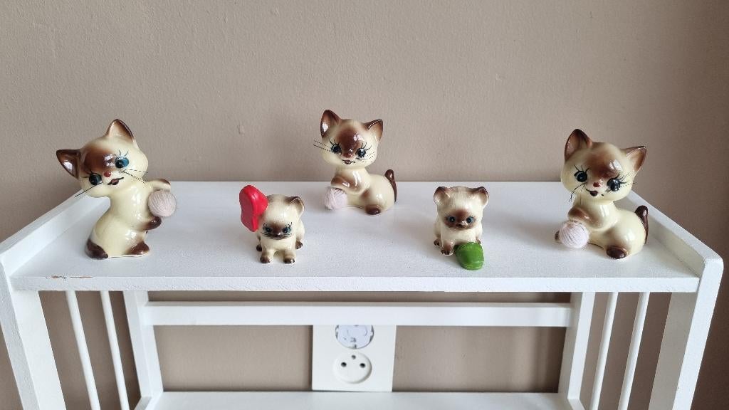 5 Prachtige Vintage Siamese Katten Beeldjes Porselein Vaga, Verzamelen, Beelden en Beeldjes, Verzenden, Gebruikt, Dier