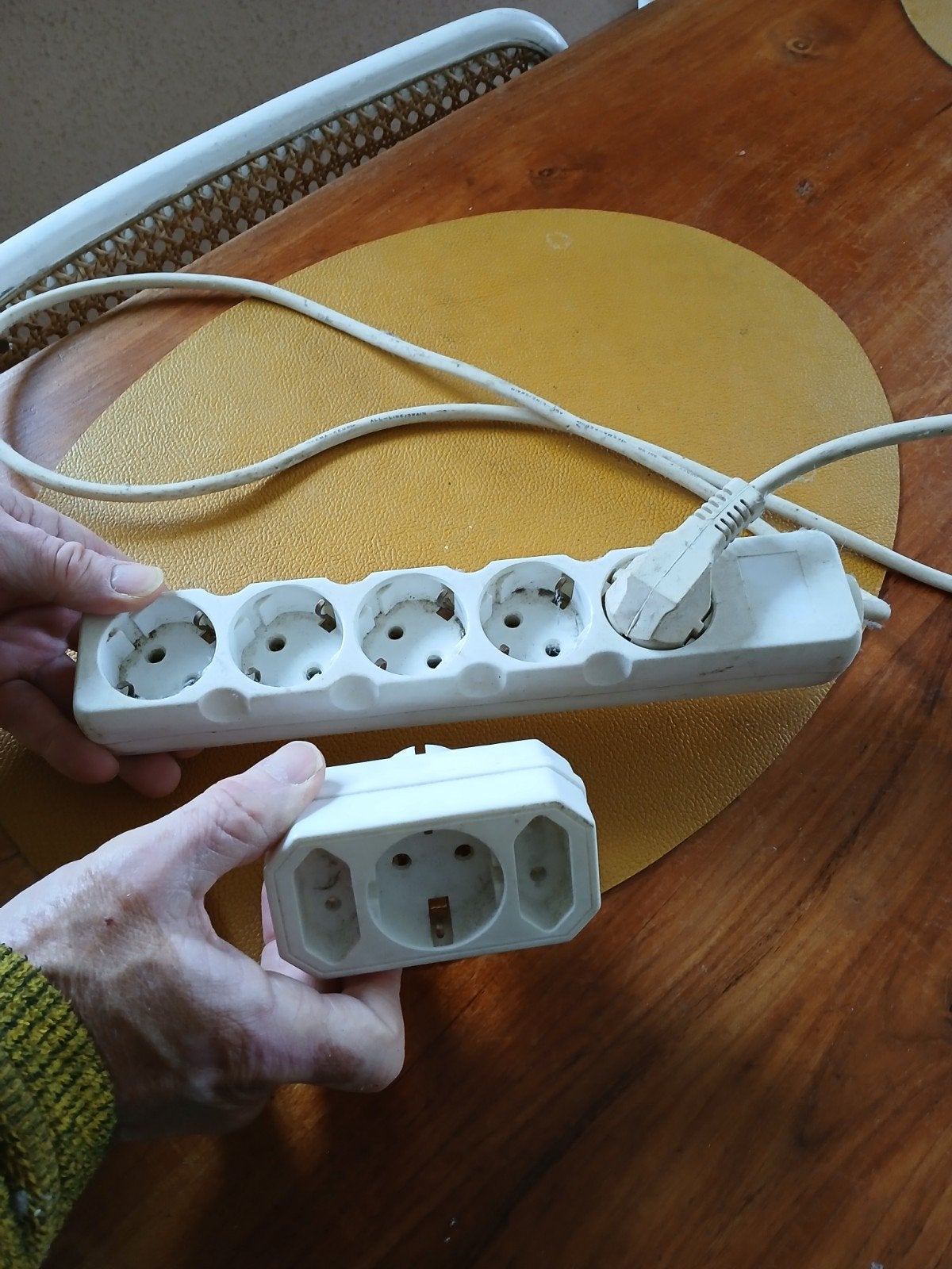 Stekkerblok met 5 ingangen en  los geaard stopcontact, Ophalen of Verzenden, Speaker of Versterker