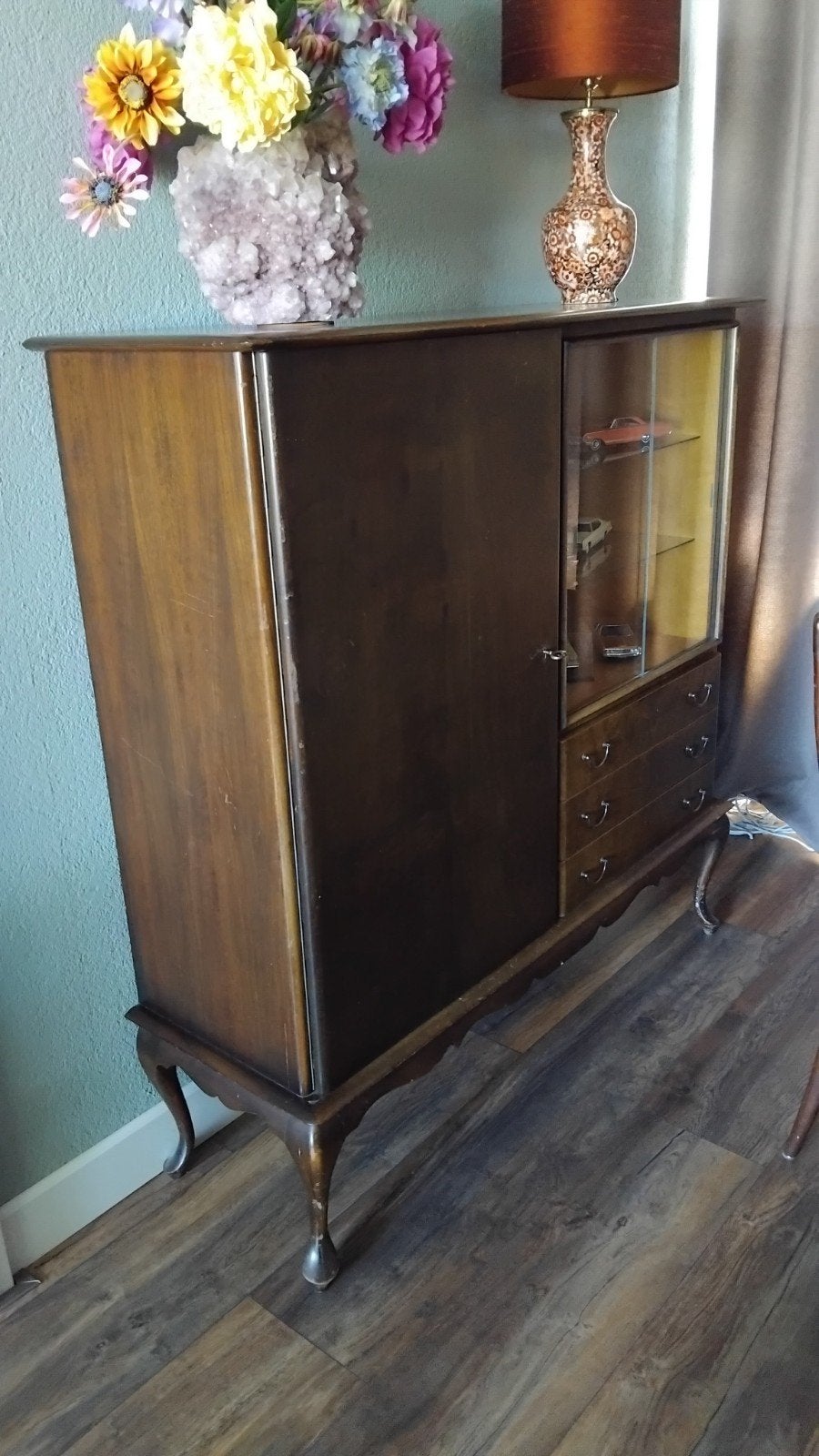 Vintage queen ann vitrinekast servieskast buffetkast, Ophalen, Gebruikt, Glas, 25 tot 50 cm
