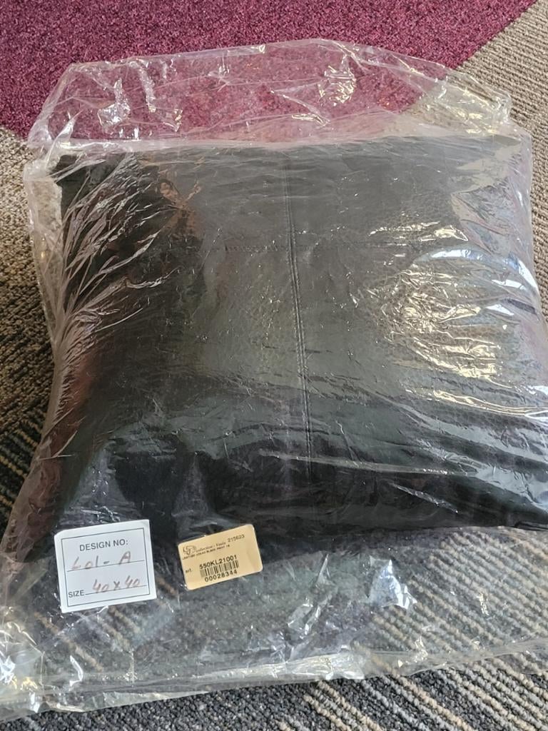 Nieuw leren kussen zwart leer 40X40, Huis en Inrichting, Woonaccessoires | Kussens, Ophalen of Verzenden, Nieuw, Zwart, Vierkant