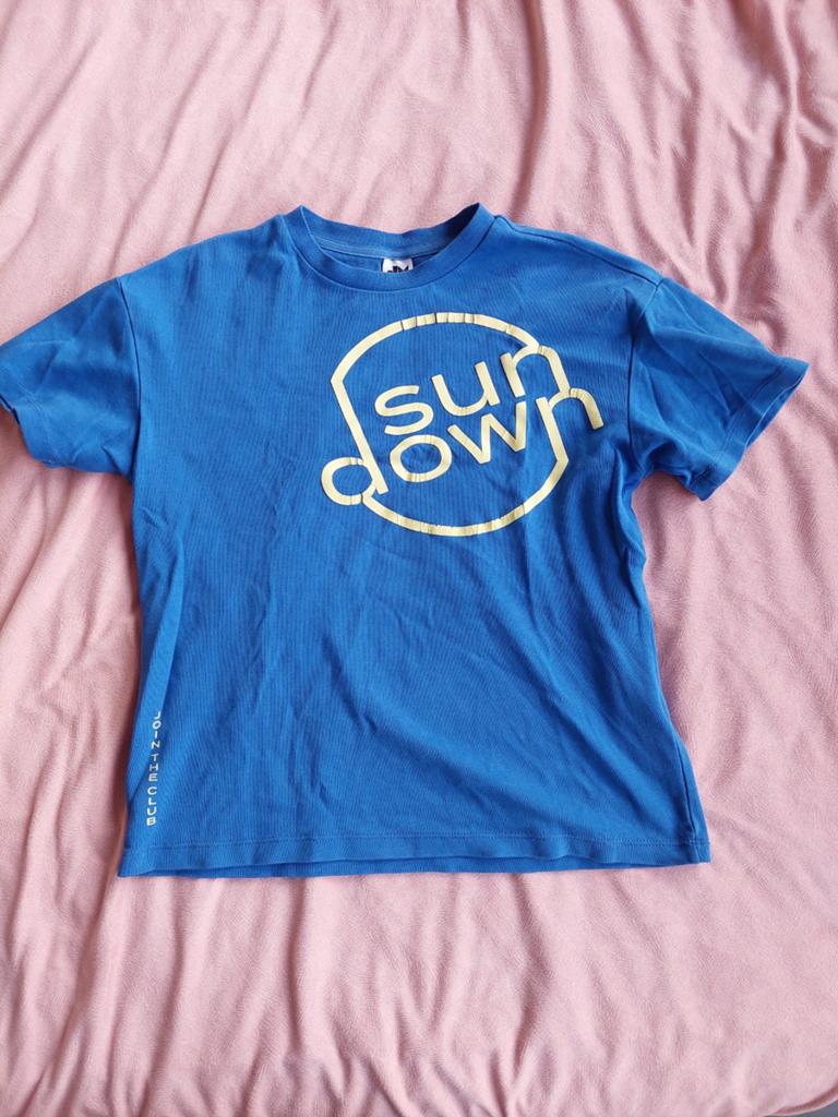 Blauw T-shirt met 'Sundown' print, maat 146/152, Kinderen en Baby's, Kinderkleding | Maat 146, Gebruikt, Jongen of Meisje, Ophalen of Verzenden