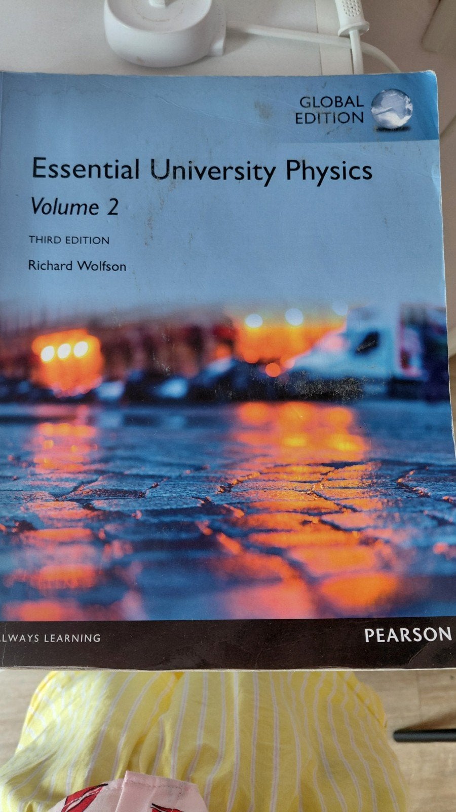 Essential University Physics Volume 2 - Richard Wolfson, Gelezen, Ophalen of Verzenden, Beta, Richard Wolfson