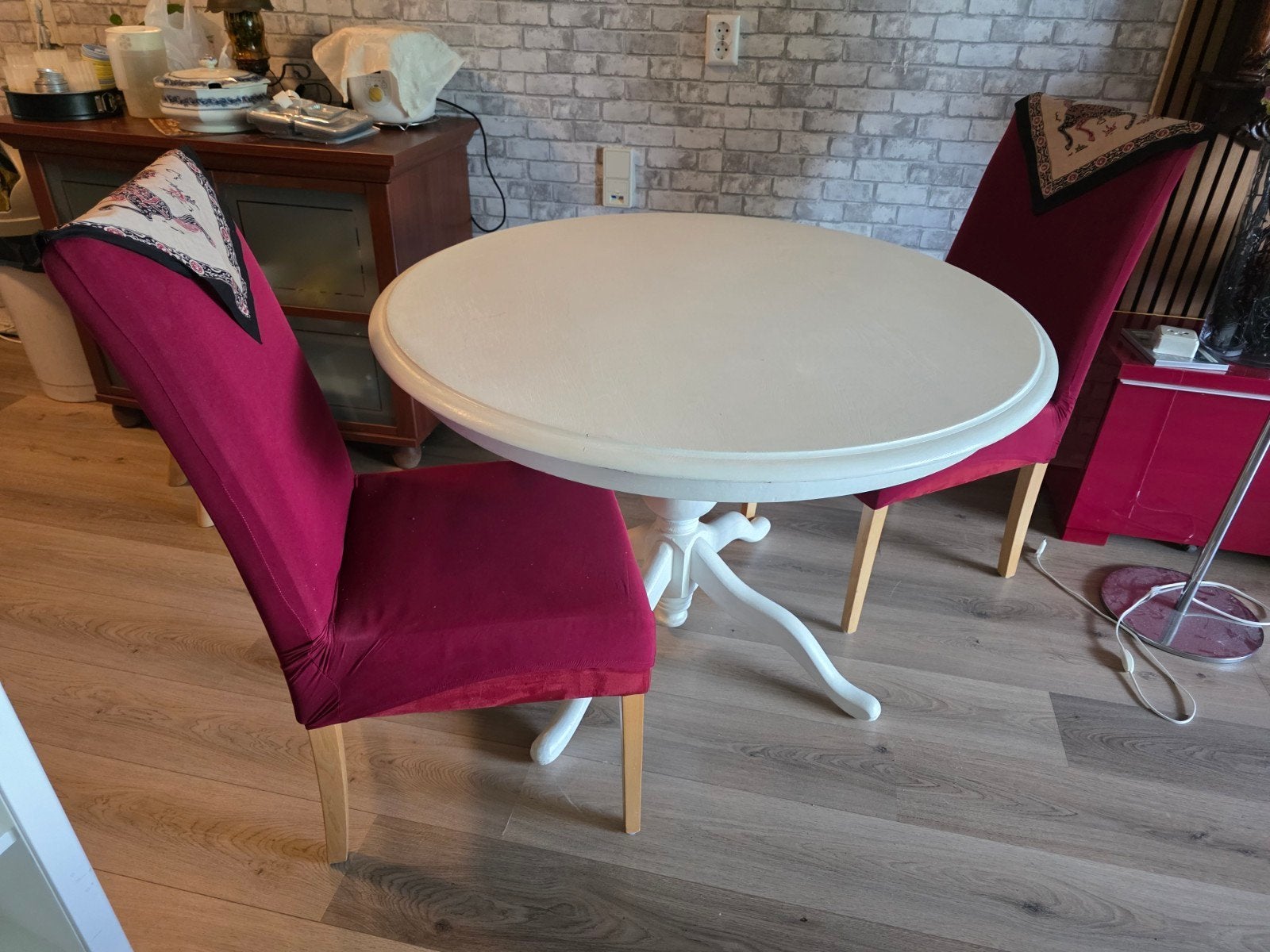 Witte ronde eettafel met 4 stoelen., Huis en Inrichting, Tafels | Eettafels, 50 tot 100 cm, Rond, Tot twee personen, Overige houtsoorten