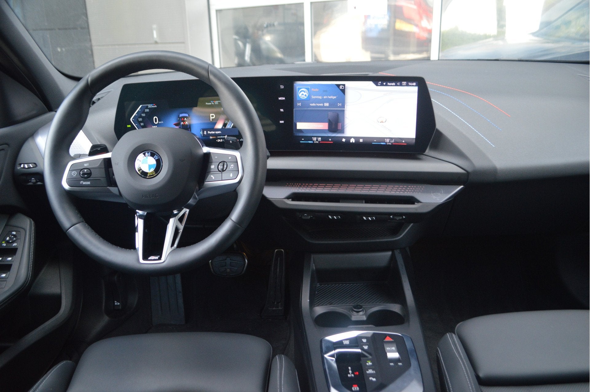 BMW 1 Serie 120 M Sport Automaat / Sportstoelen / M Adaptief, Auto's, Gebruikt, 156 pk, Met garantie (alle), Blauw