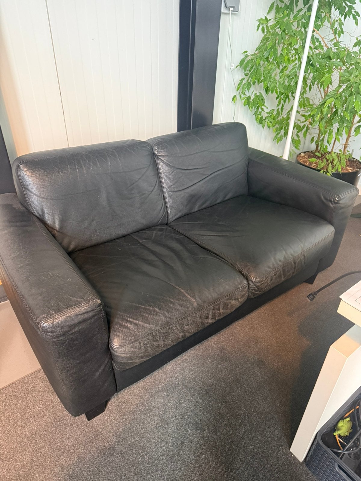 Zwarte leren 2 zits-bank, Ophalen, 150 tot 200 cm, Tweepersoons, 75 tot 100 cm