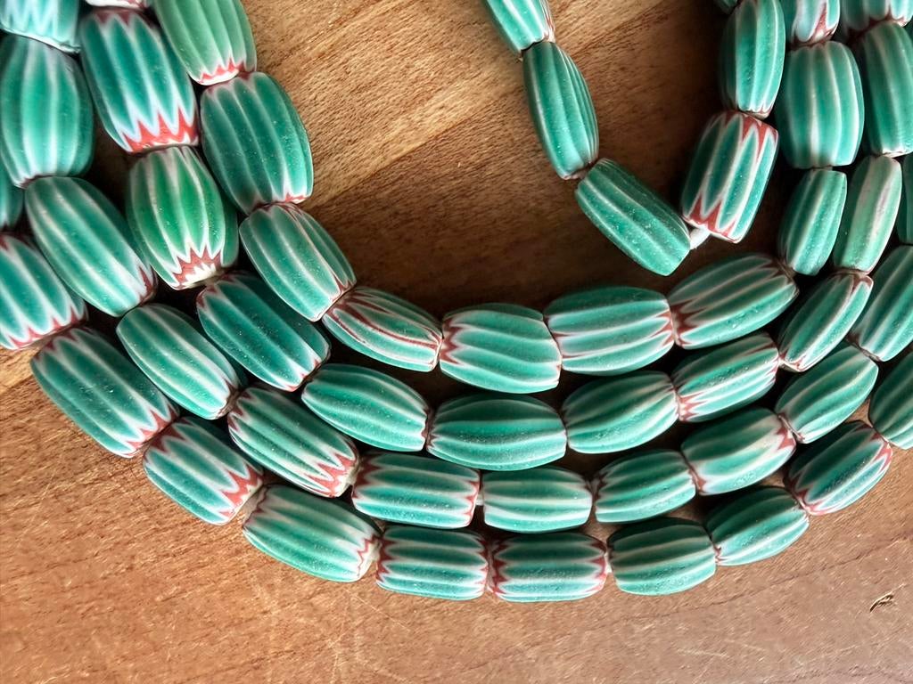 Groene Chevron Kralen - Vintage Glas, Sieraden, Tassen en Uiterlijk, Bedels, Overige merken, Gebruikt, Glas of Kristal, Ophalen of Verzenden