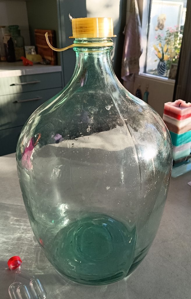 Grote glazen fles met waterslot - voor wijnmakers, Ophalen, Gebruikt