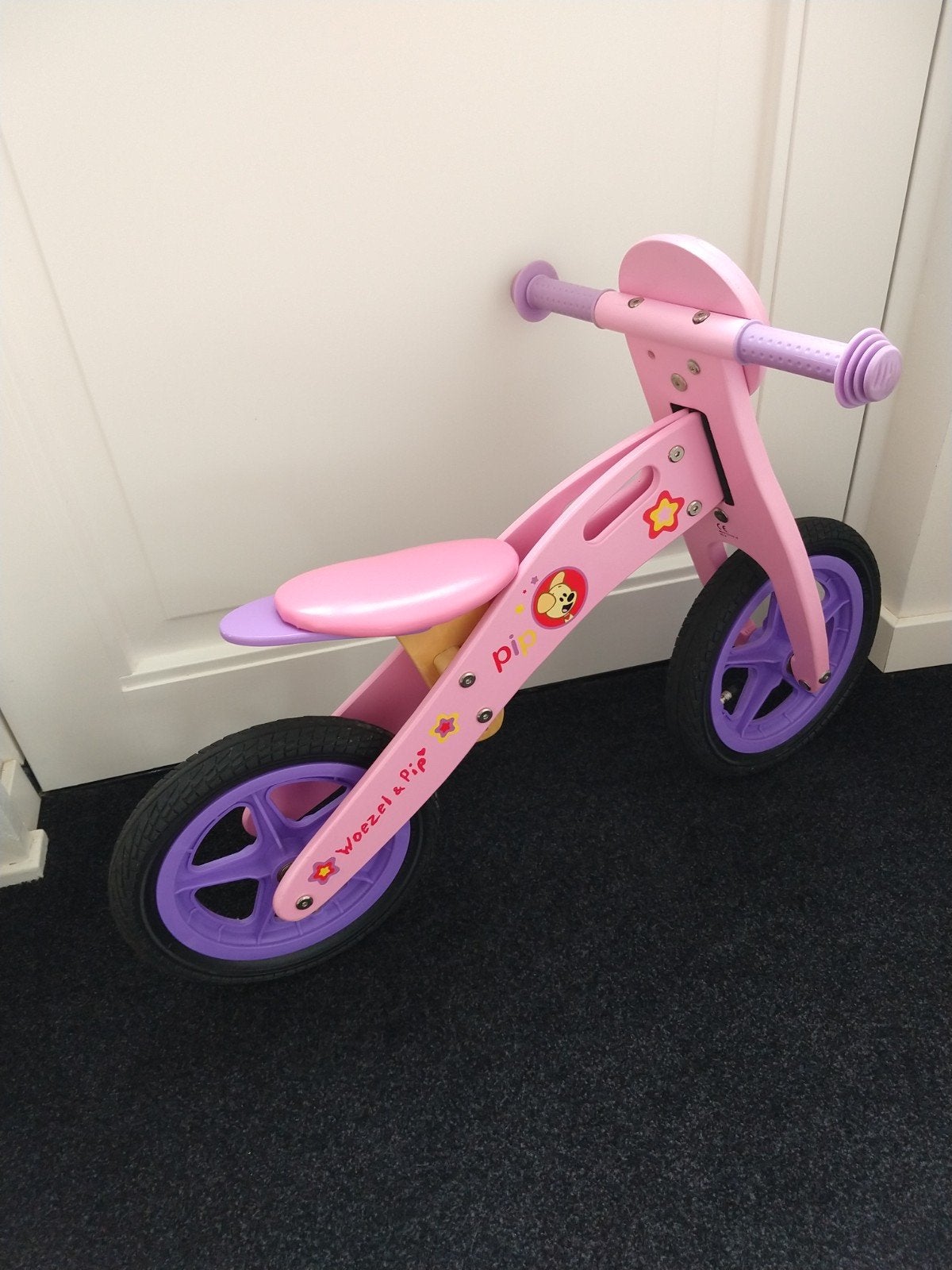 Roze houten loopfiets Woezel & Pip, Kinderen en Baby's, Speelgoed | Buiten | Voertuigen en Loopfietsen, Ophalen, Zo goed als nieuw