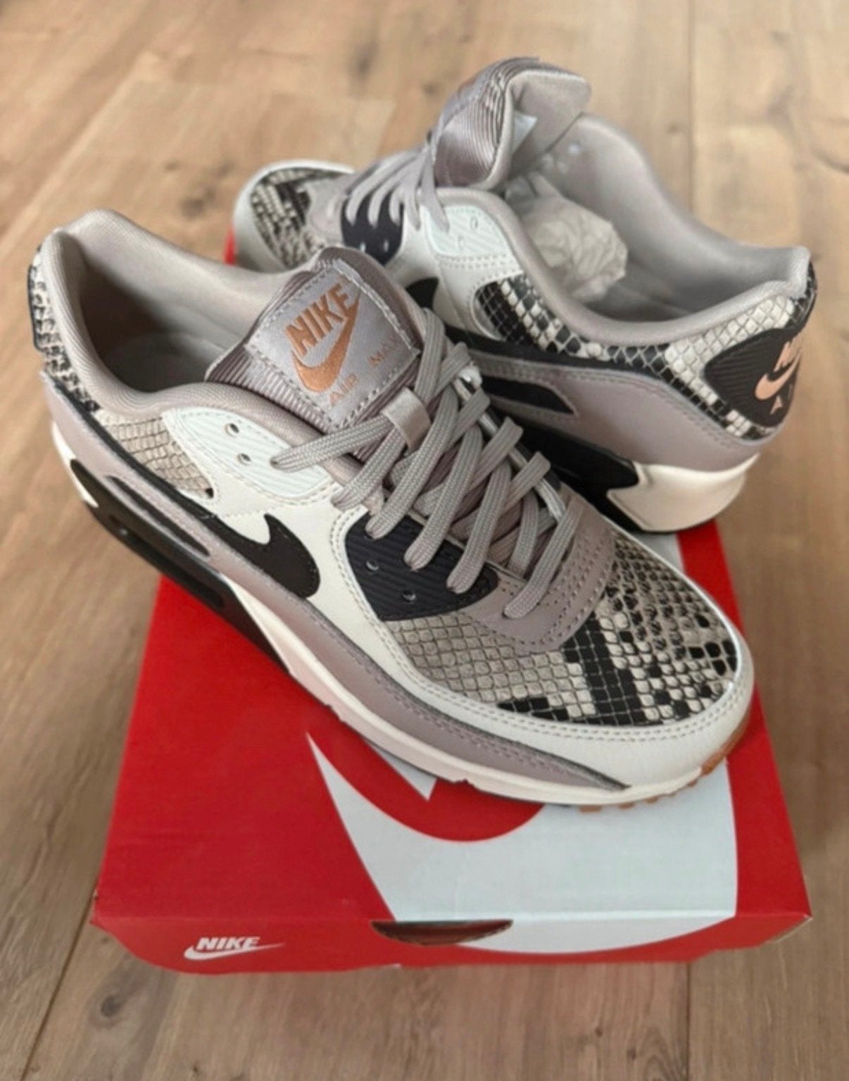 Nike Air Max 90 SE 'Snakeskin' - nieuw, Kleding | Dames, Ophalen of Verzenden, Nieuw, Overige kleuren, Sneakers of Gympen