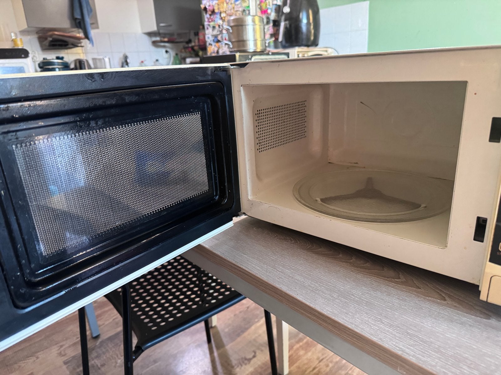 OK. Vrijstaande Magnetron - Gebruikt In Groningen, Witgoed en Apparatuur, Magnetrons, Gebruikt, Ophalen of Verzenden, Magnetron