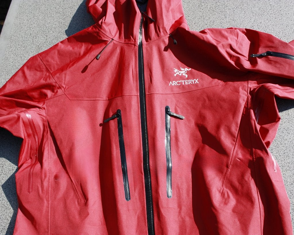 Arc'teryx Alpha SV Rood L, Kleding | Heren, Jassen | Zomer, Zo goed als nieuw, Rood, Ophalen of Verzenden