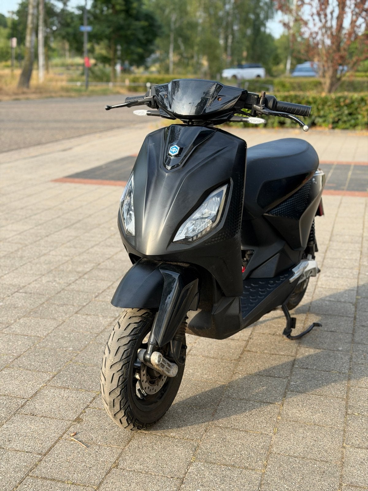 Piaggio One E-scooter 2022 zwart 45km/h - Accu ontbreekt, Fietsen en Brommers, Ophalen, Gebruikt, Maximaal 45 km/u