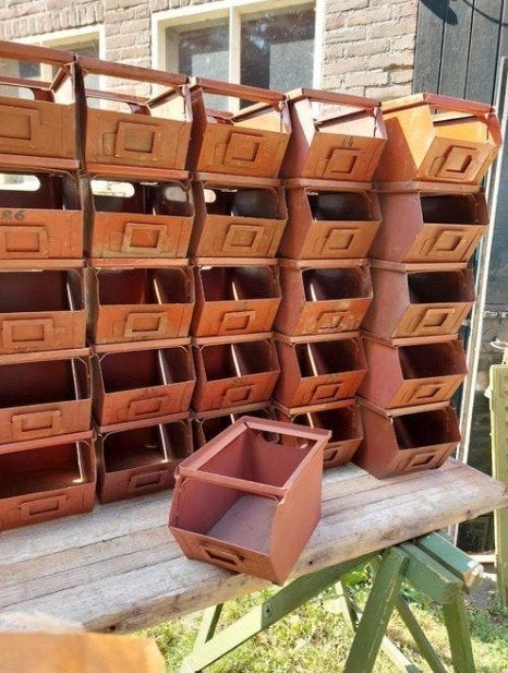 Oude vintage magazijnbak stapelbak oostblok, T, Minder dan 35 cm, Ophalen of Verzenden, N