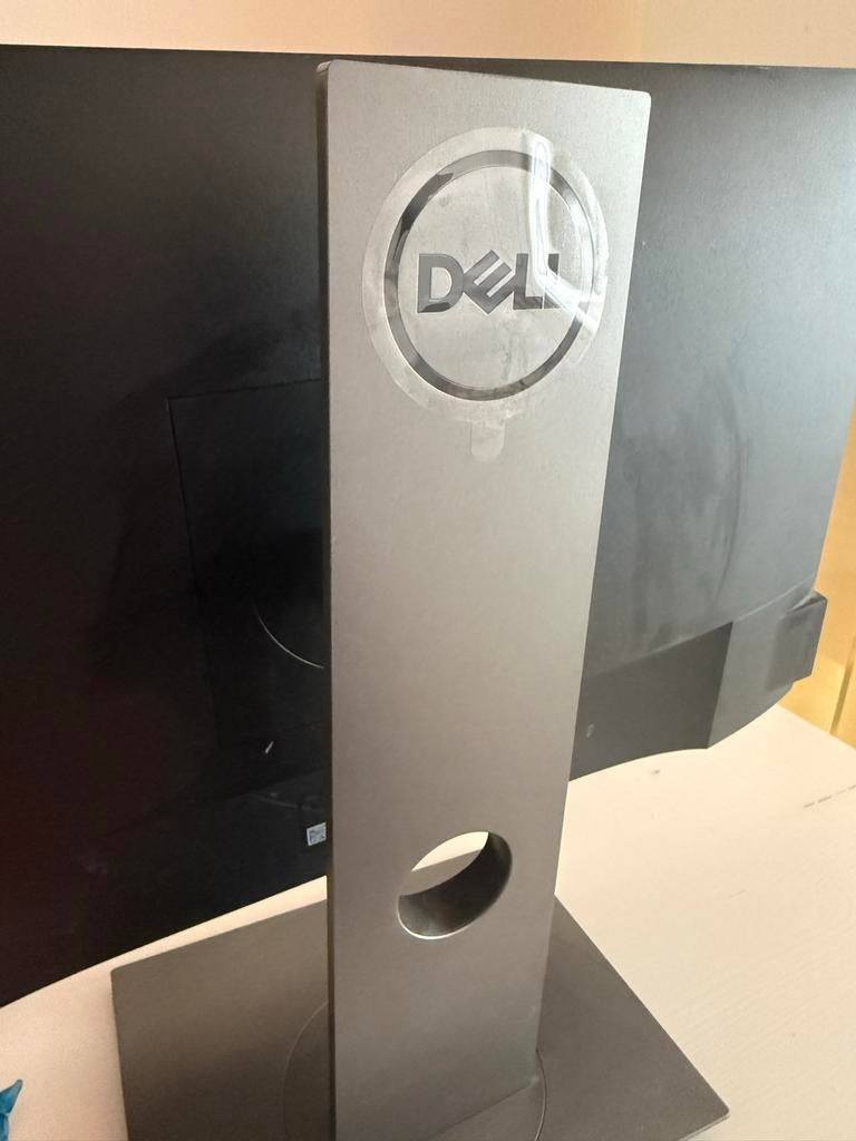 Dell Monitor - Verstelbaar Scherm 2022, Computers en Software, Monitoren, Ophalen of Verzenden, Gebruikt, In hoogte verstelbaar