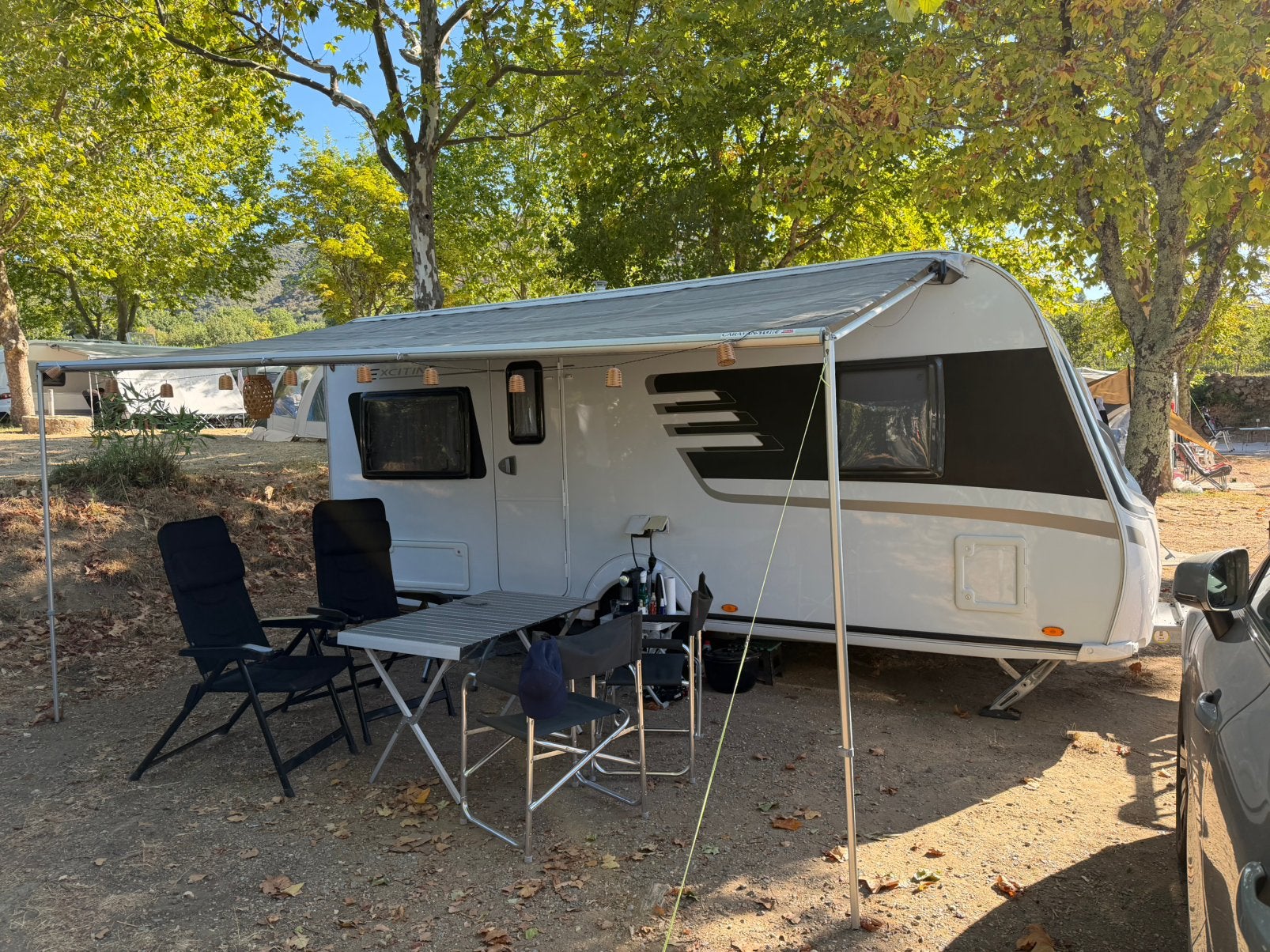Eriba Exciting 465 - Hymer, prachtige caravan, Rondzit, Frans bed, Particulier, 5 tot 6 meter