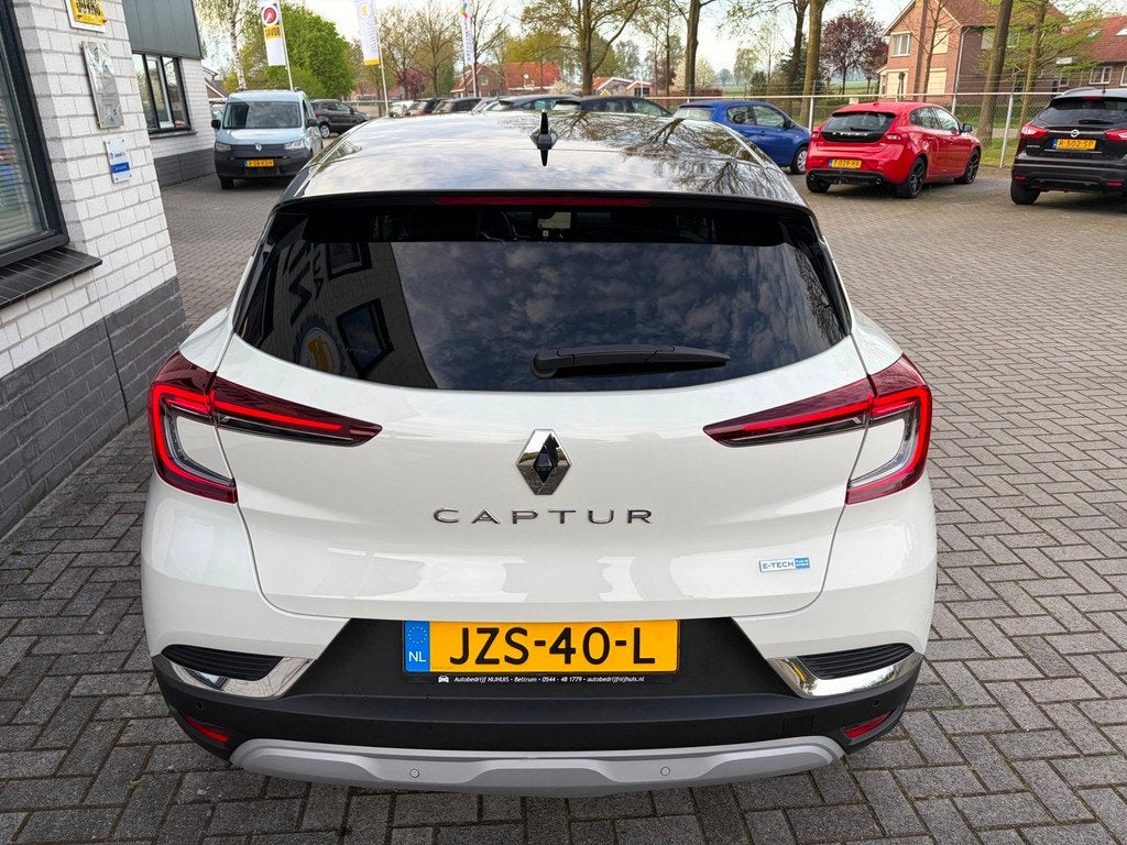 Renault Captur 1.6 E-Tech Plug-in Hybrid 160 Business / Trek, Auto's, Renault, 77 km/l, Gebruikt, Leder en Stof, Wit
