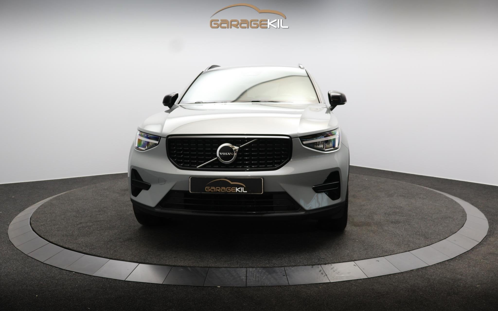 Volvo XC40 2.0 B3 Plus Dark Dealer onderh / 1ste eigenaar /, Auto's, Gebruikt, Euro 6, 4 cilinders, 1969 cc
