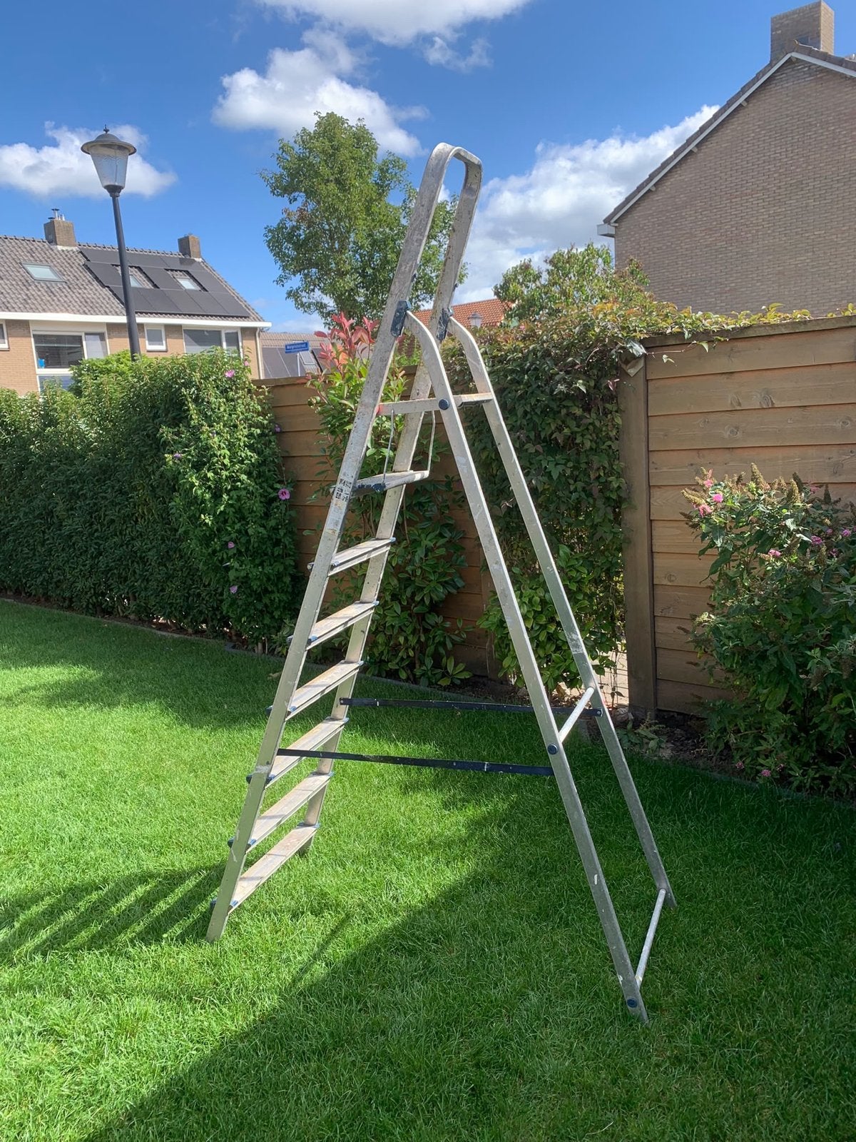 Stevige trap, 2.48m lang, plateau op 1.68m hoogte, Doe-het-zelf en Verbouw, Ladders en Trappen, Ophalen, Gebruikt, Trap, 2 tot 4 meter