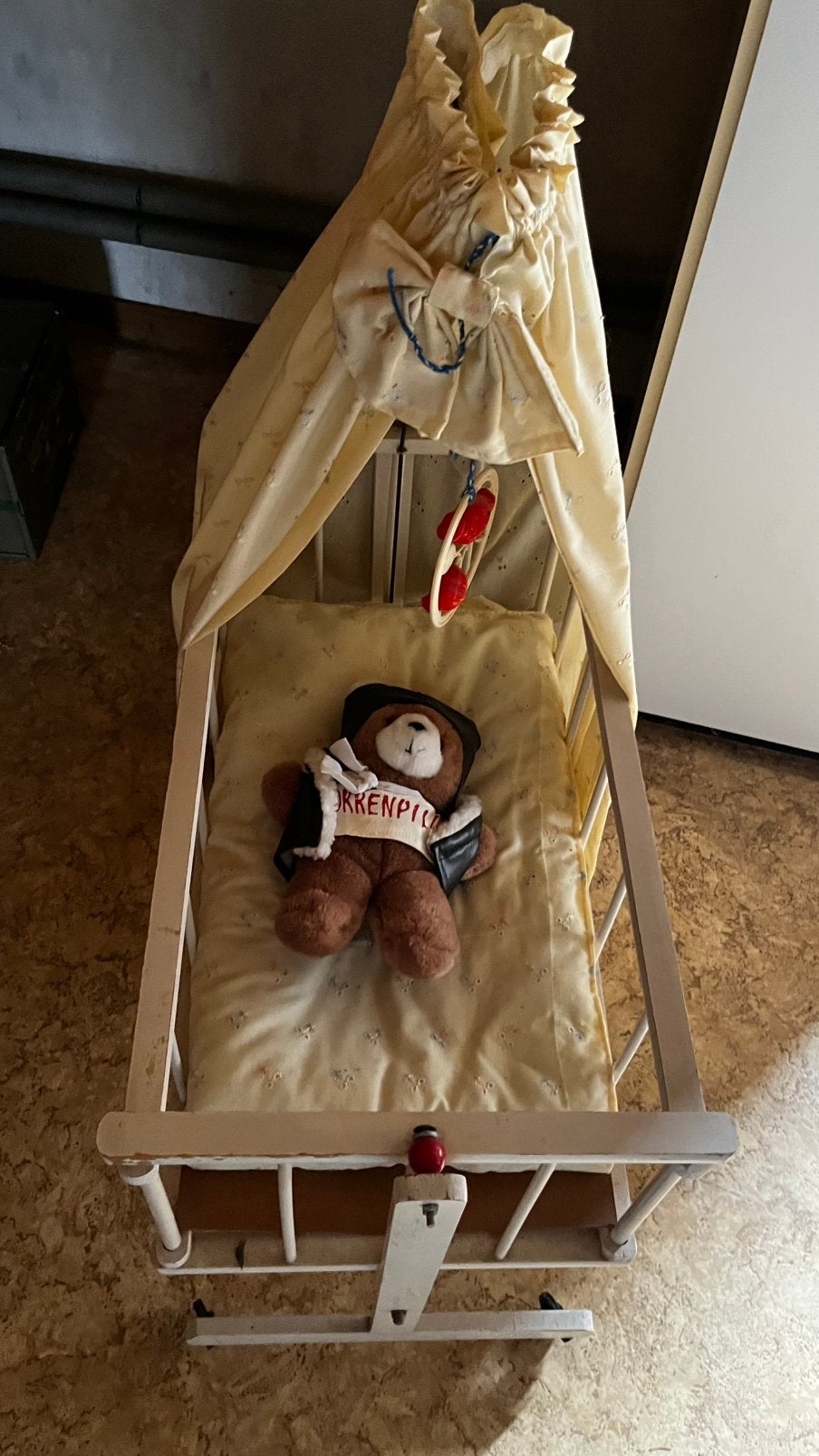 Poppen wiegje, leuk voor kleine kinderen, Kinderen en Baby's, Babywiegjes en Ledikanten, Ophalen, Wieg
