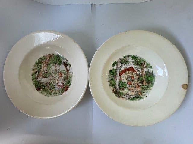 2 vintage kinderbord sprookjes roodkapje P. Regout porselein, Ophalen
