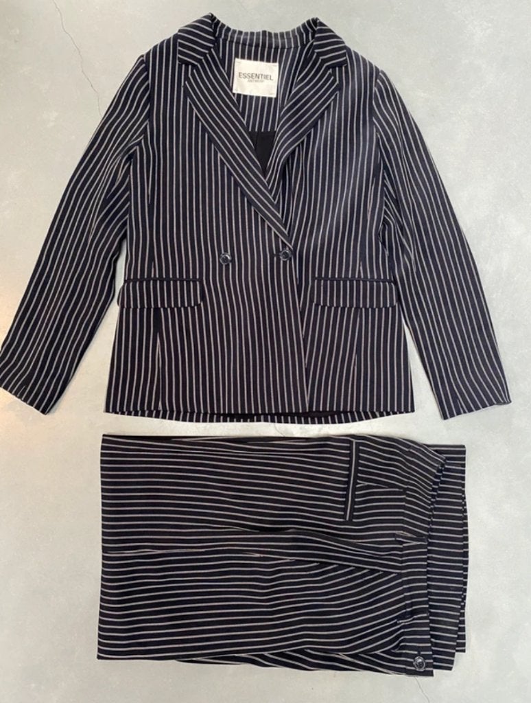 Essentiel Antwerp Ladies Suit Dark Blue pinstripe size 38, Maat 38/40 (M), Kostuum of Pak, Blauw, Ophalen of Verzenden