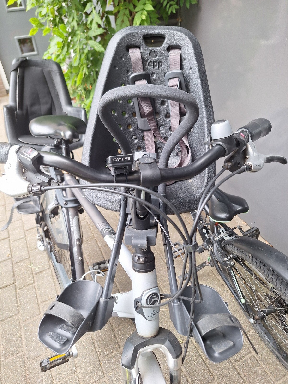 Thule Yepp kinderzitje voorop de fiets (windscherm optio, Ophalen, Voetsteuntjes, Voorzitje, Zo goed als nieuw