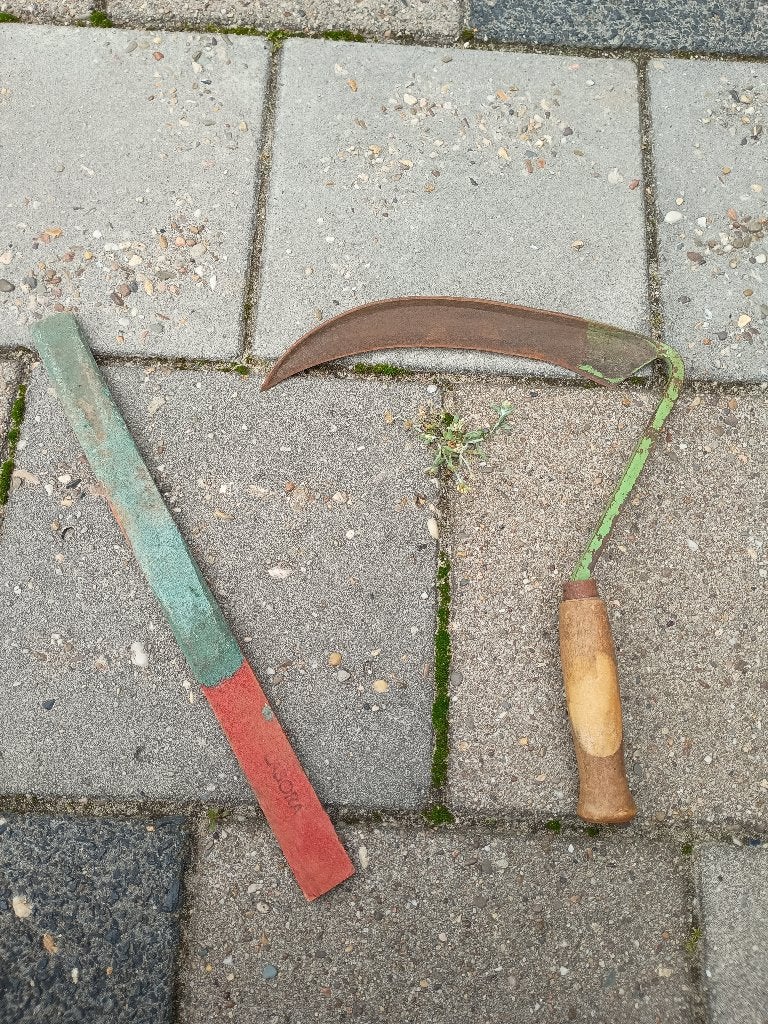 Oude handzeis met strijkstok, Ophalen