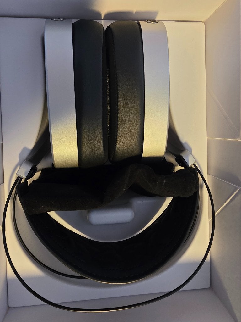Dan Clark Audio AEON Core gesloten hoofdtelefoon