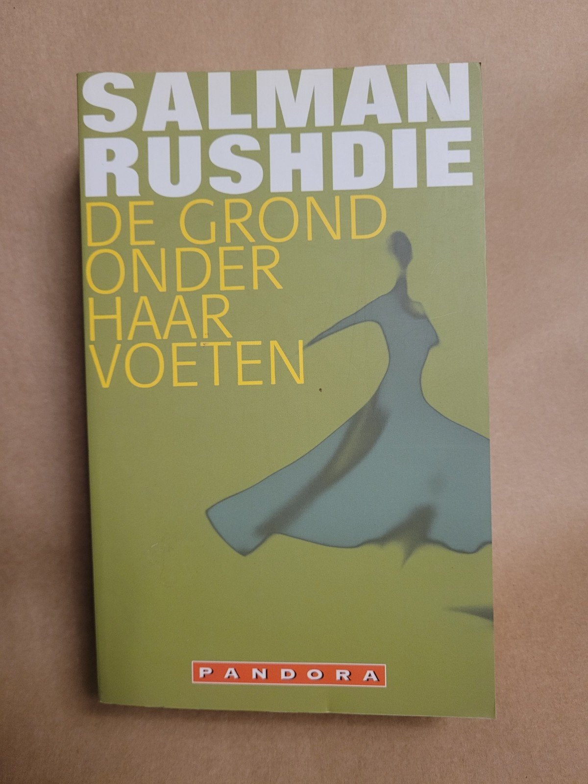 Salman Rushdie - De Grond Onder Haar Voeten, Boeken, Ophalen of Verzenden, Zo goed als nieuw, Salman Rushdie