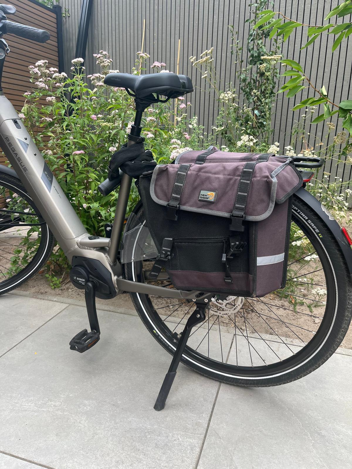 Dubbele fietstas New looxs grijs, Ophalen, Zo goed als nieuw