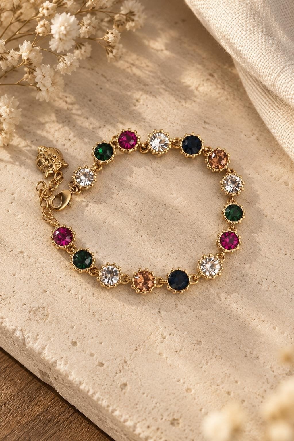 Prachtige gouden armband met gekleurde stenen, Ophalen of Verzenden
