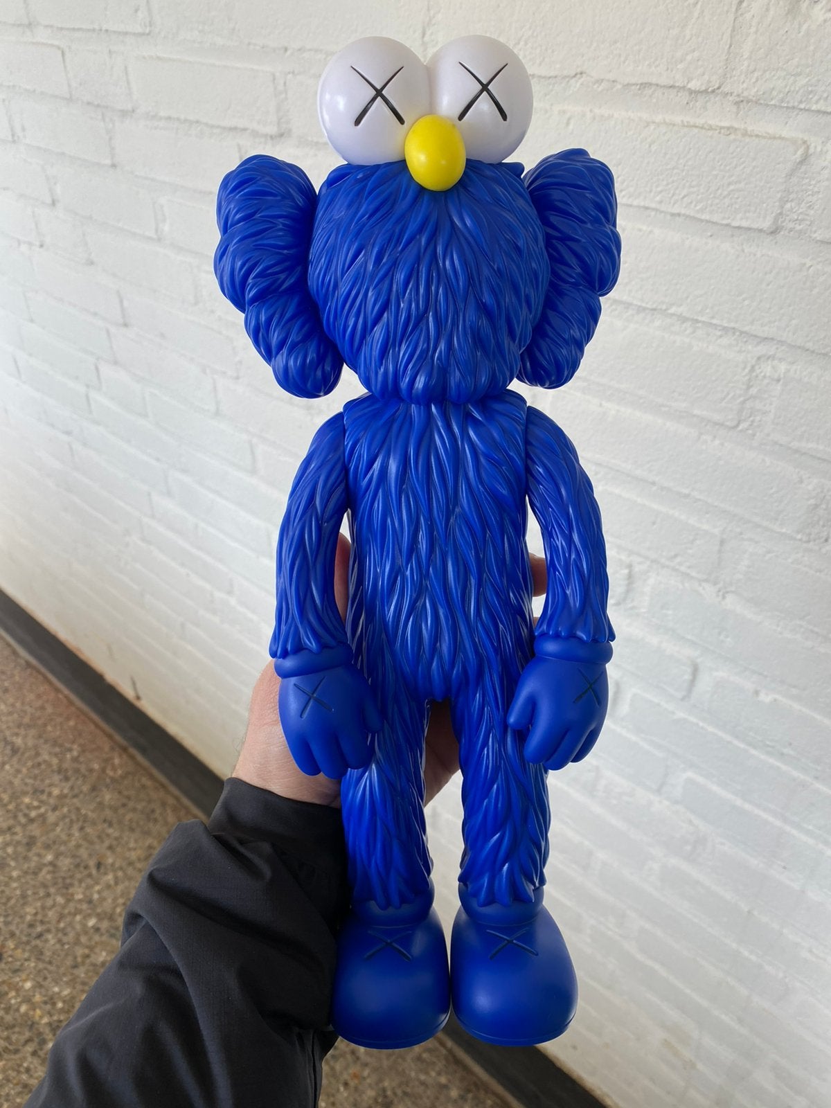 Nieuwstaat Kaws BFF Blue 100% Origineel! MoMa Bearbrick 2017, Ophalen of Verzenden, Pop/figuur