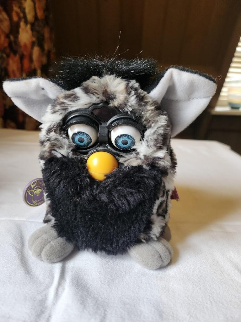 Furby en paarse knuffel, Gebruikt, Overige typen, Ophalen of Verzenden, Met label