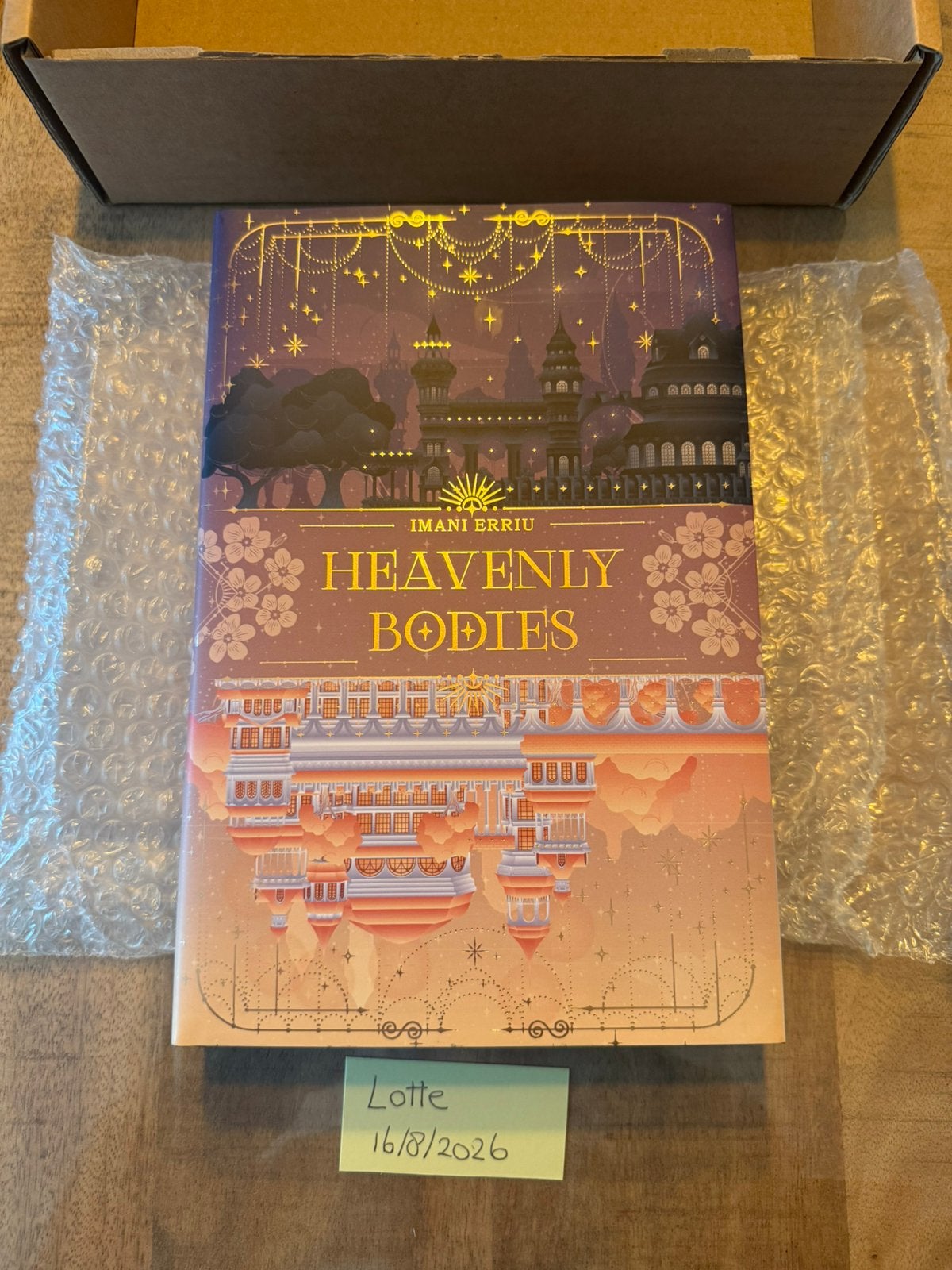 Fairyloot Signed Heavenly Bodies Imani Erriu, Boeken, Ophalen of Verzenden, Nieuw