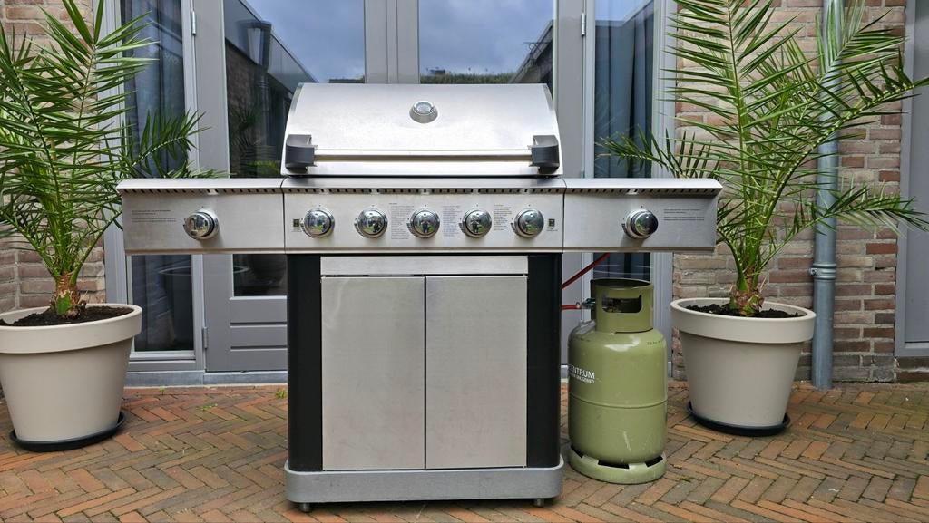 Gas BBQ with 7 burners + gas cylinder (tank) – like new, Ophalen, Gebruikt, Onbekend