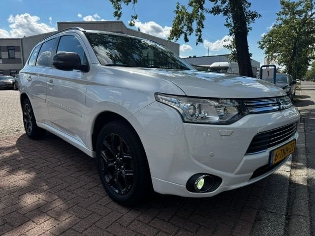 Mitsubishi Outlander 2.0 PHEV Instyle 4x4 Automaat Airco/ECC, Auto's, Mitsubishi, Automaat, Zwart, 4 cilinders, Wit