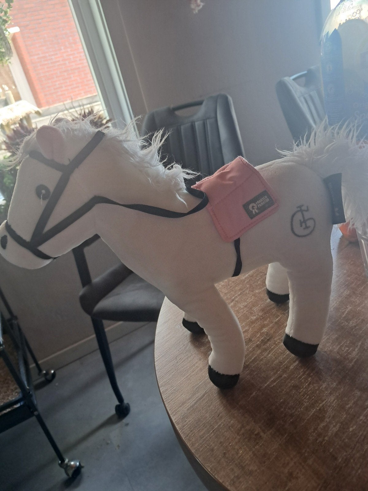 Wit paard knuffel met roze zadel - Paarden Praat TV, Paard, Overige merken, Overige karakters, Ophalen of Verzenden