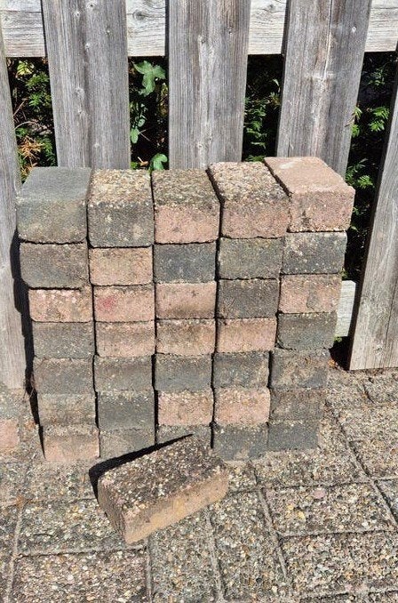 36 gebruikte stenen gratis af te halen 21x10x7cm, Ophalen, Gebruikt, Klinkers, Minder dan 5 m²