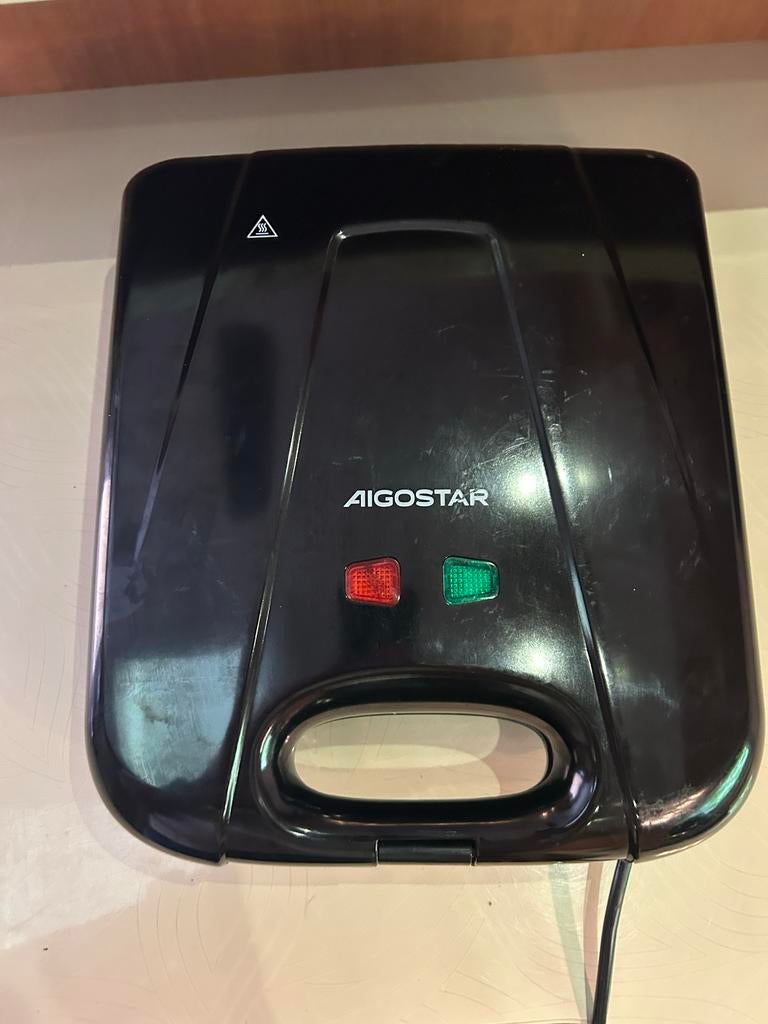 Aigostar Tosti-ijzer/Sandwic voor 4 tosti’s tegelijk, Witgoed en Apparatuur, Ophalen of Verzenden, Zo goed als nieuw