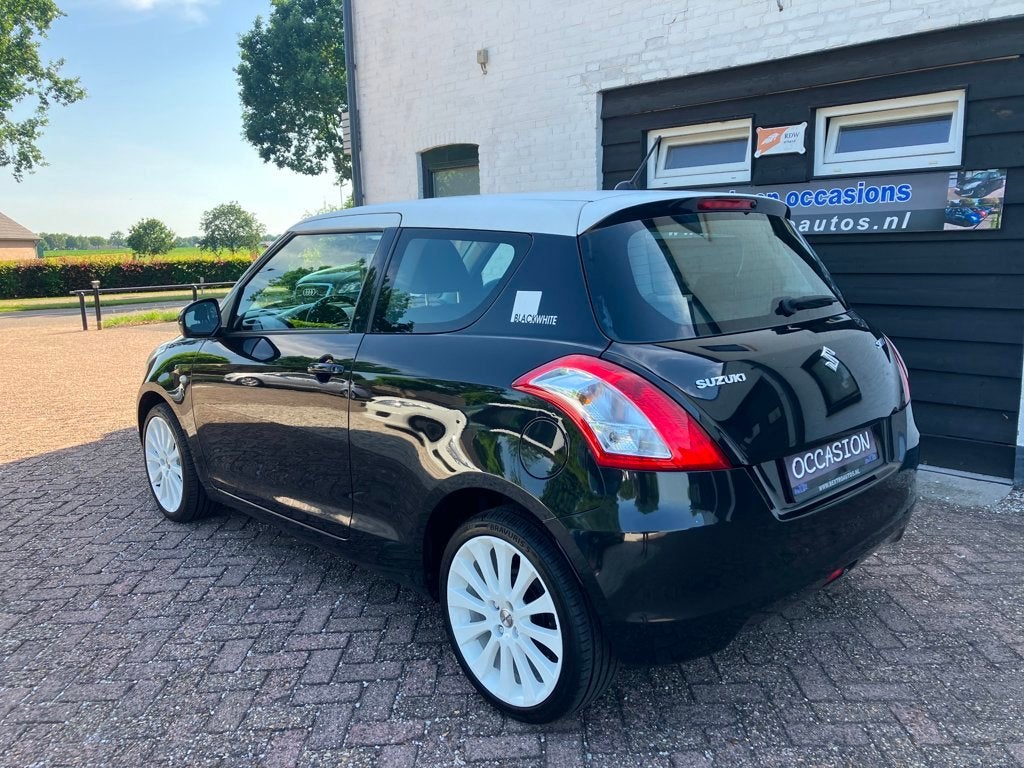Suzuki Swift 1.2 16v BLACK en WHITE airco ZGAN 17"sportvelge, Auto's, 94 pk, Stof, Gebruikt, Origineel Nederlands