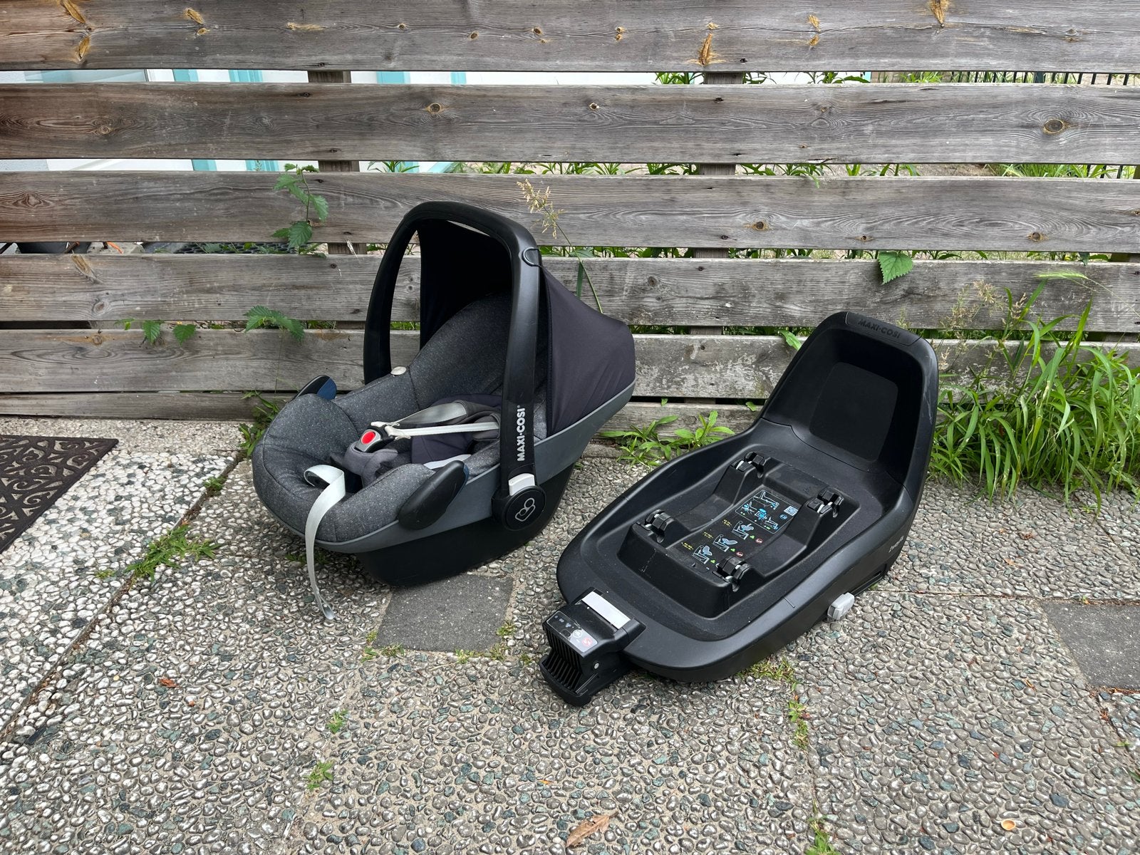 Maxi-Cosi Pebble met 2way fix base, Ophalen, Autogordel of Isofix, Zijbescherming, Zo goed als nieuw
