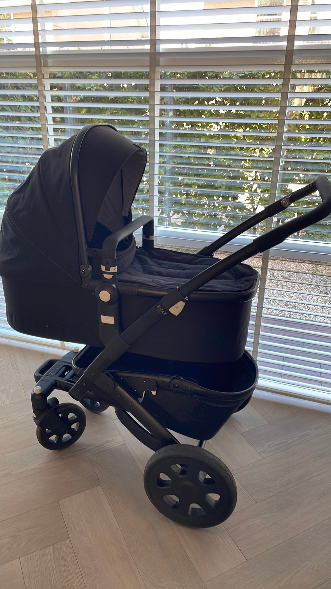 Joolz Geo 2 all black in goede staat met assecoires!, Gebruikt, Combiwagen, Met reiswieg, Ophalen
