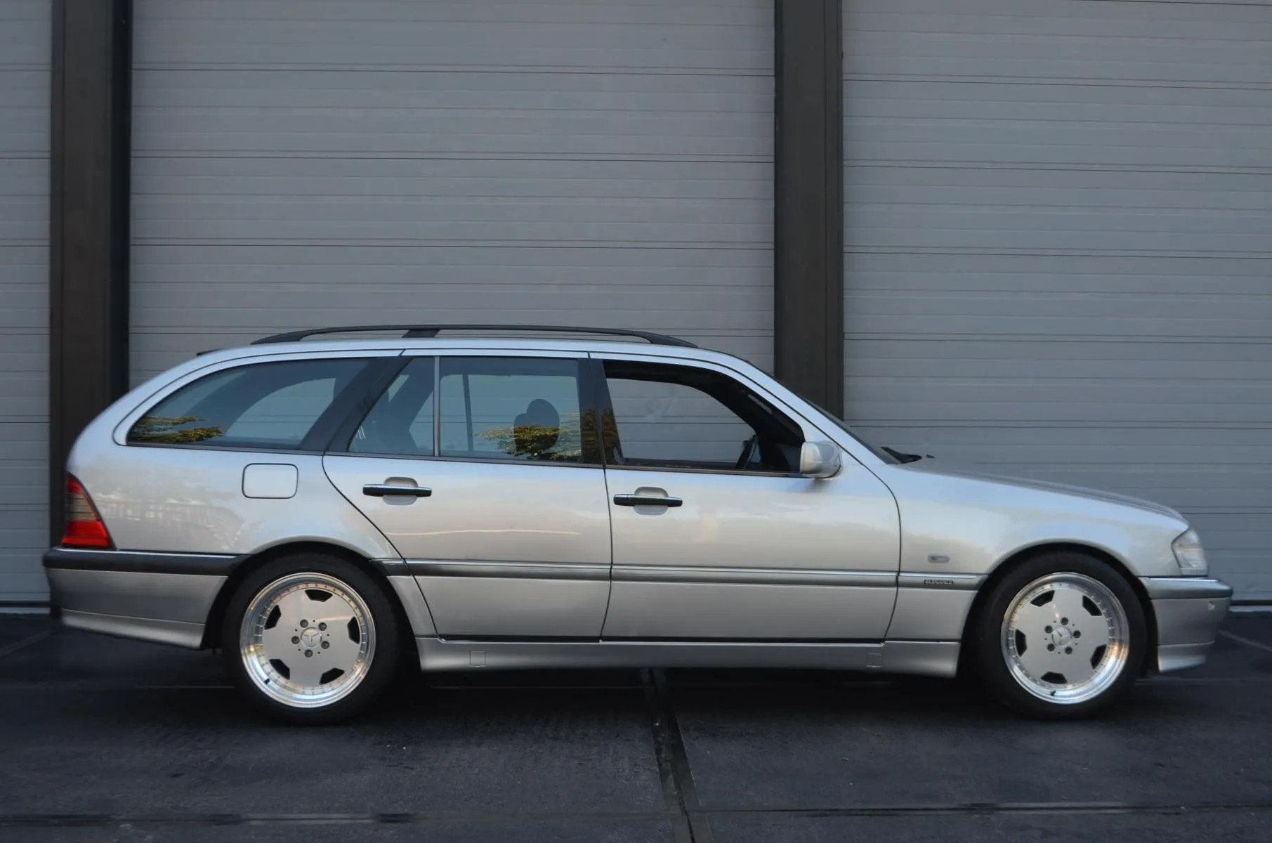 Mercedes-Benz C-klasse Combi 280 Elegance Youngtimer breedst, Auto's, Mercedes-Benz, Gebruikt, Zwart, Bedrijf, 1240 kg