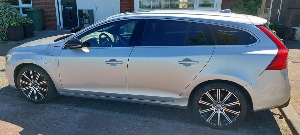 Volvo V60 D6 215pk Plug-in Hybrid 2013 Grijs, 1849 kg, 1800 kg, Particulier, Te koop