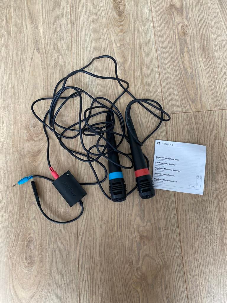 Singstar microfoons + 2 spellen boybands/girlbands en pop, Muziek, Gebruikt, 2 spelers, Eén computer