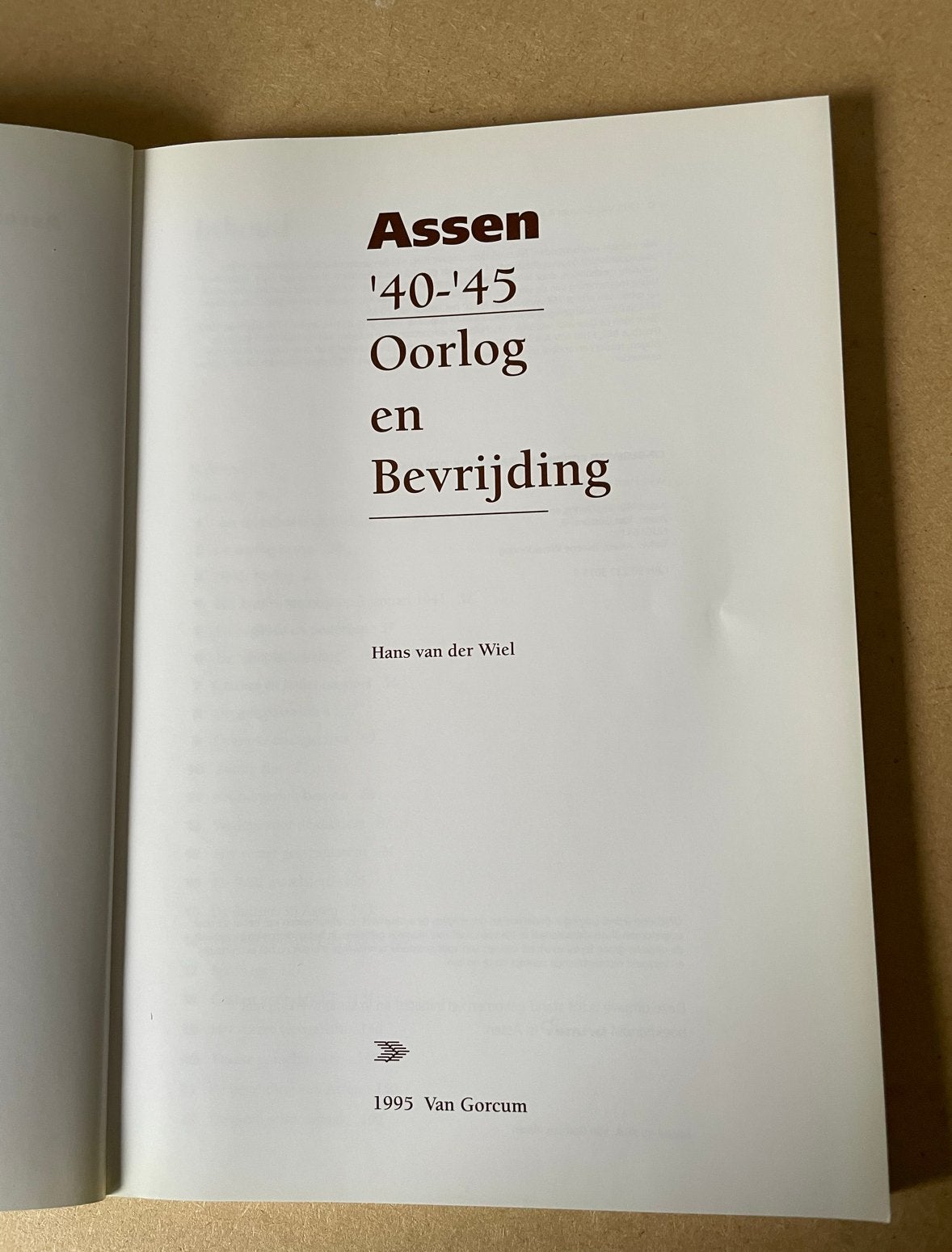 Assen '40-'45 Oorlog en Bevrijding - Hans van der Wiel, Ophalen of Verzenden, Gelezen