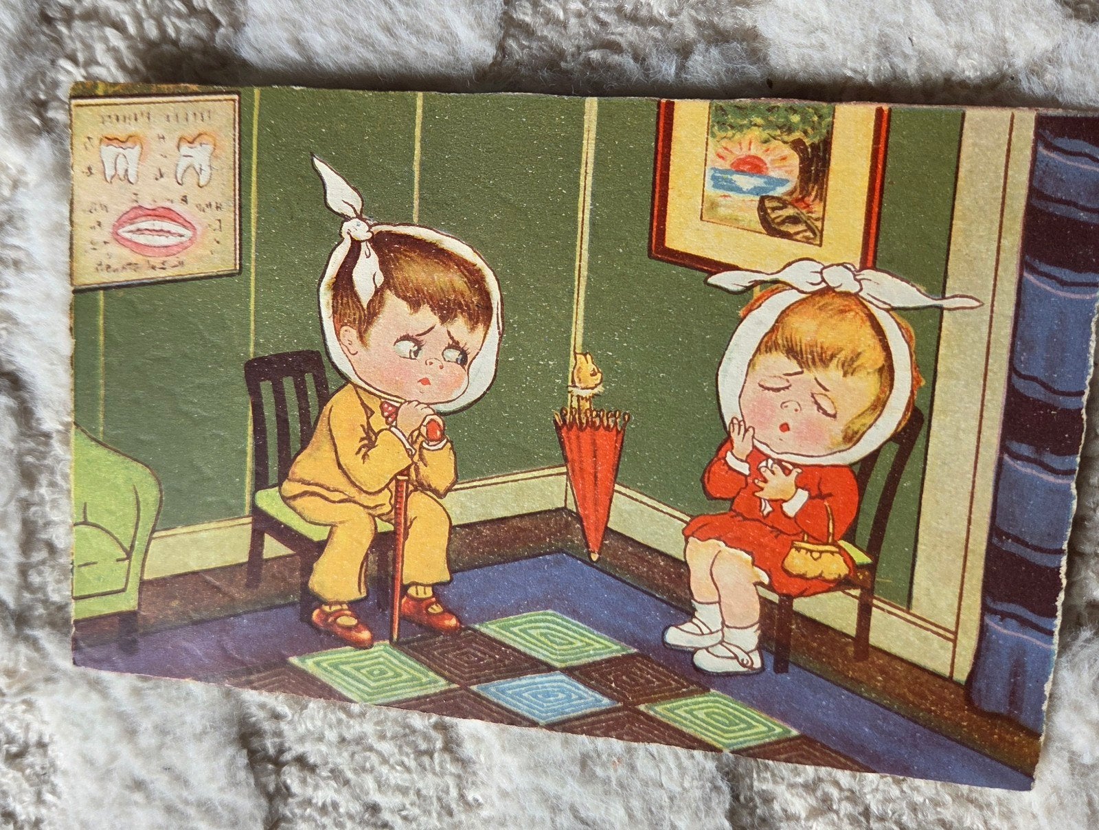 Oude ansichtkaart: Kinderen met kiespijn (1928), Verzamelen, Verzenden, 1920 tot 1940, Gelopen, Kinderen