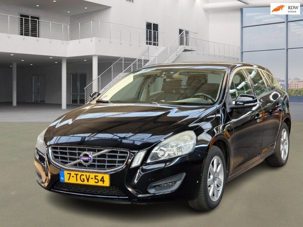 Volvo V60 1.6 T4 Kinetic AUT CRUISE LEDER NAVI PDC TREKHAAK, Gebruikt, 4 cilinders, Zwart, Leder